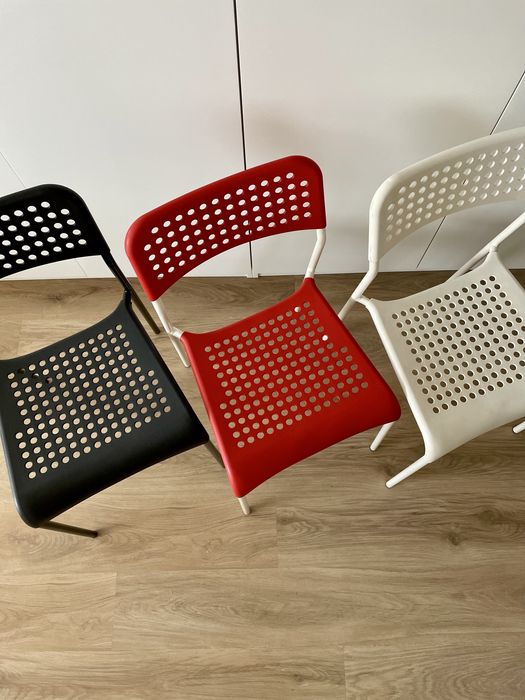 Conjunto de 3 cadeiras IKEA ADDE empilháveis – preto, vermelho e branco