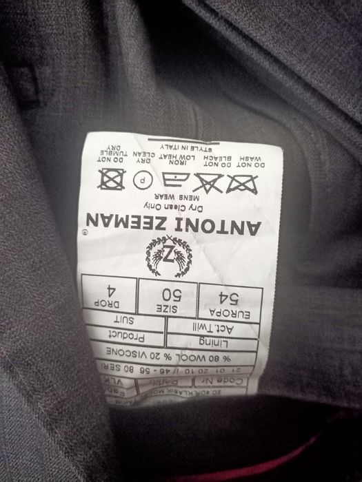 Чоловічий костюм дуже у гарному стані