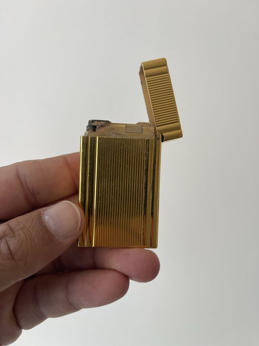 Isqueiro ST DUPONT ouro