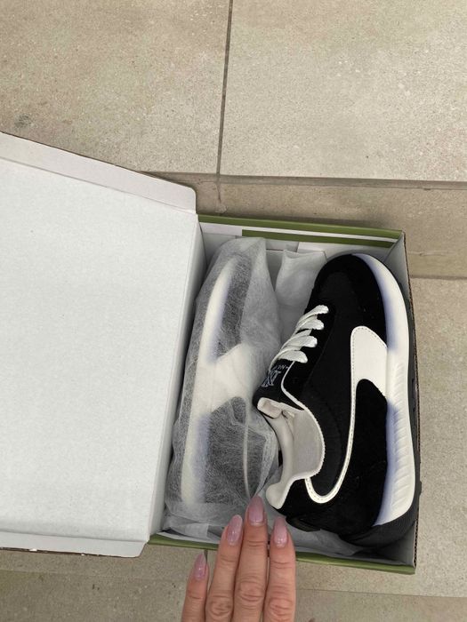 Продам кросівки 40-41р