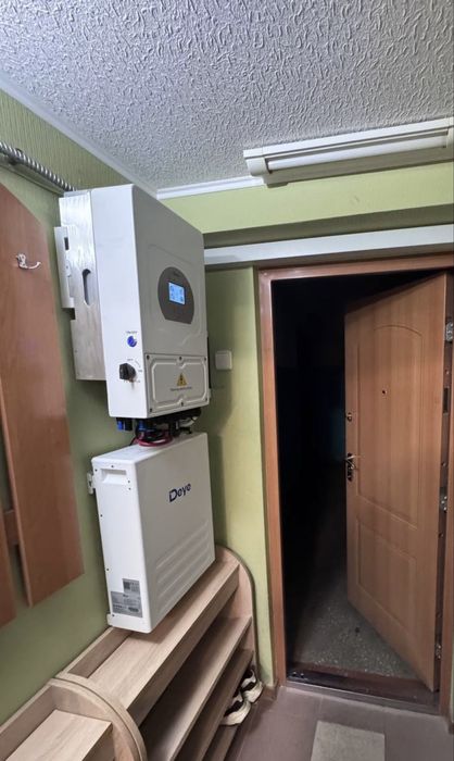 Інвертор гібридний з акумулятором