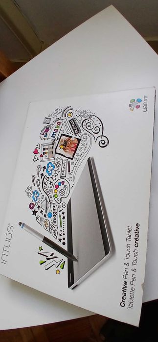 Mesa Wacom Intuos Pen & Touch Tablet