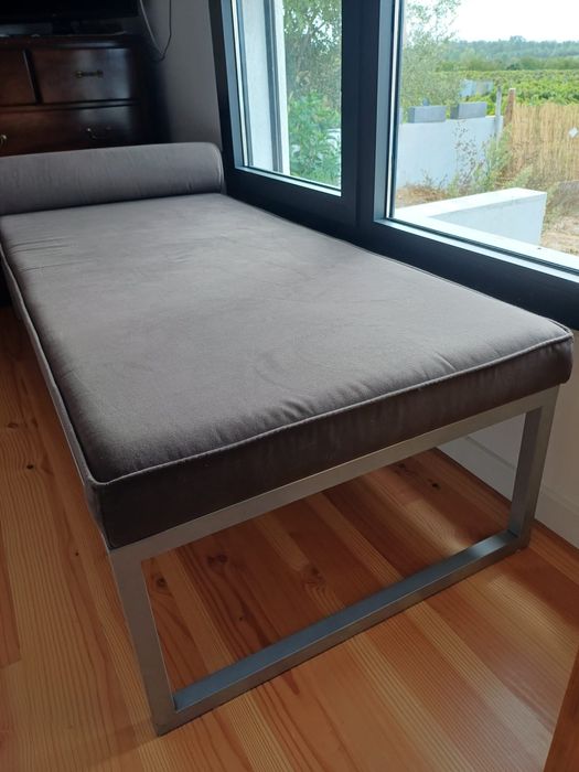 Chaise-longue com almofada