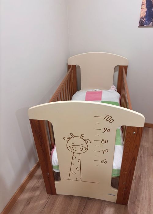 Quarto bebé  berço+ cómoda