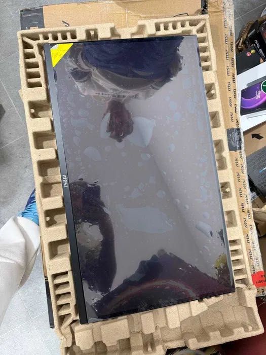 Monitor MSI MAG 273QP QD-OLED X24 26.5" WQHD – Bom estado! 300 €