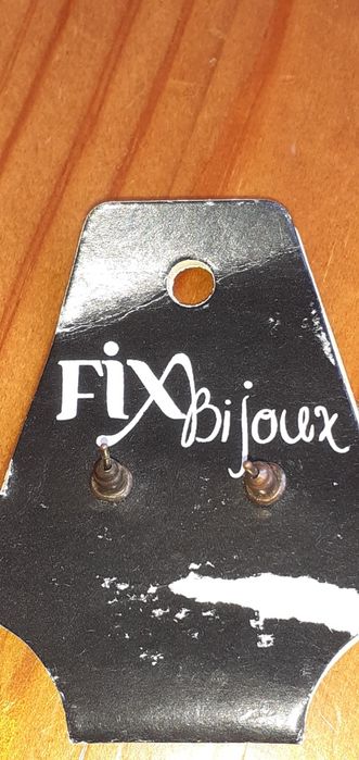 Conjunto Brincos e colar = 1,50€