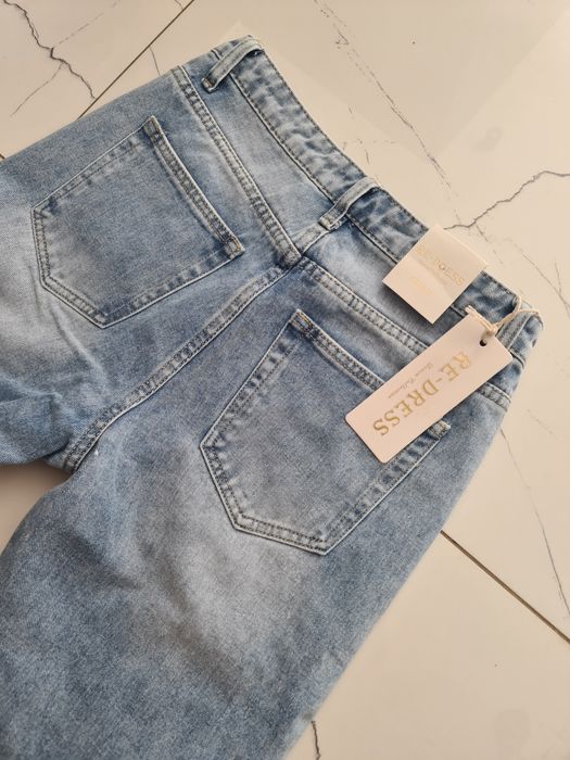 Spodnie jeansowe z dziurami