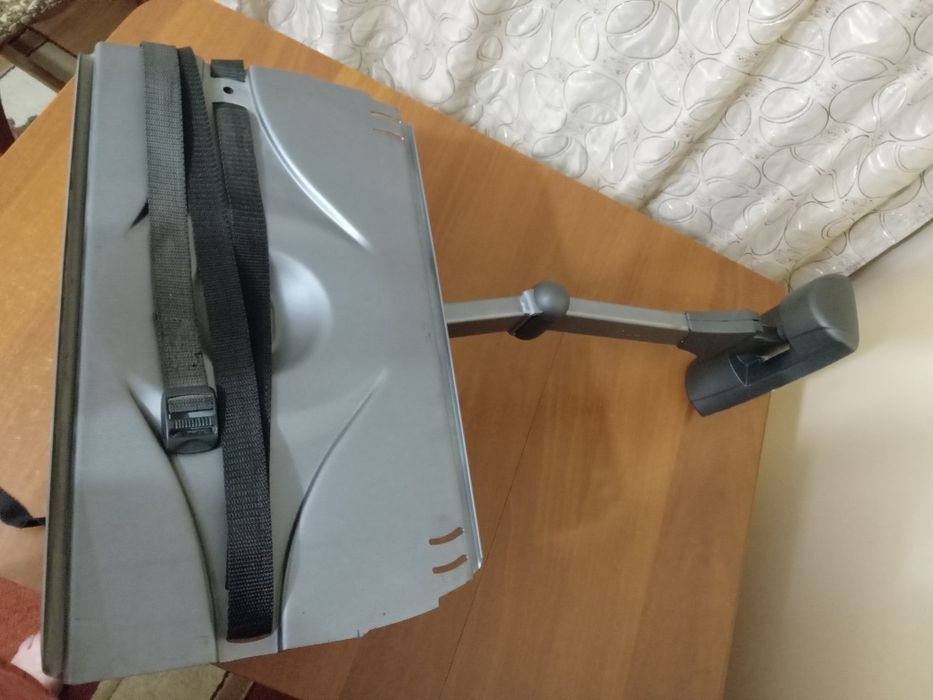 Кронштейн під телевізор.