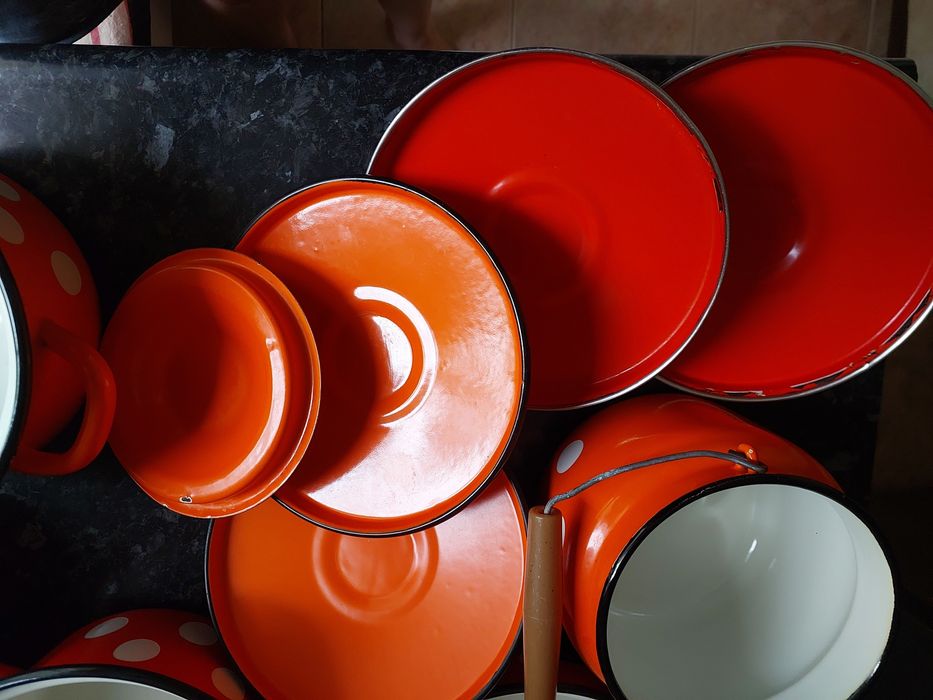 Кастрюли эмалированные набор