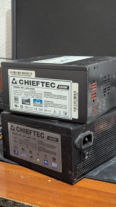 Два блока питания Chieftec