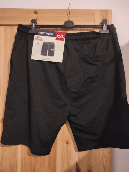 Czarne krótkie sportowe spodenki Lonsdale rozmiar XXL z kieszonka