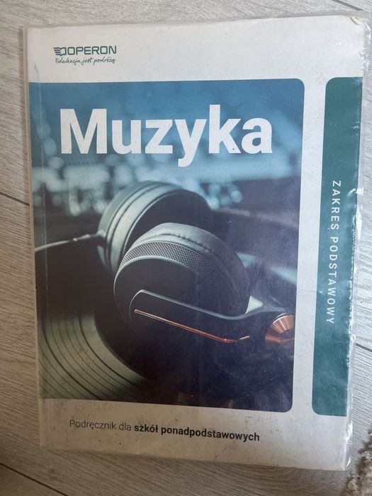 Muzyka podrecznik dla szkol ponad podstawowych
