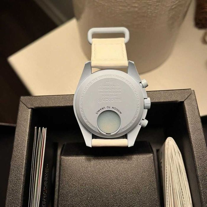 Omega x Swatch SO33L100 - Uranus z Diamentowym Logo