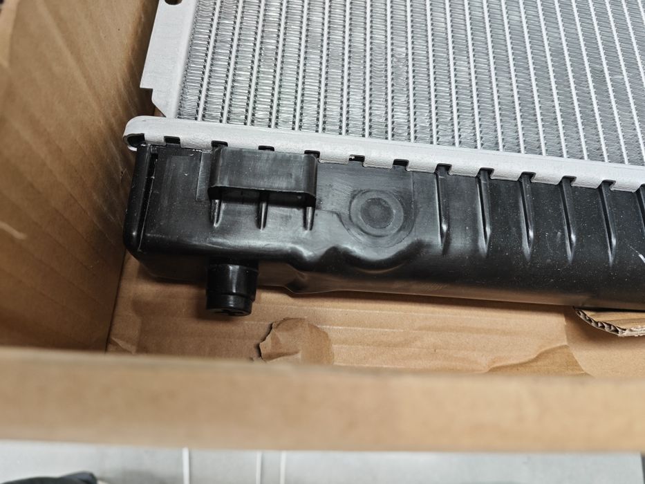 Radiador água Mercedes w123 - Novo