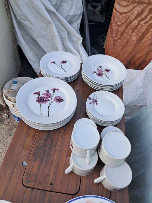 Conjunto peatos e chávenas