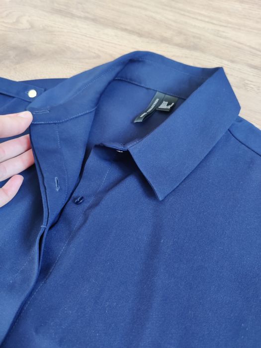 Vestido camiseiro com botões dourados / Mangogo