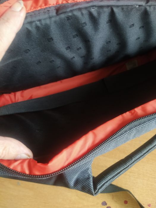 Сумки для ноутбуків