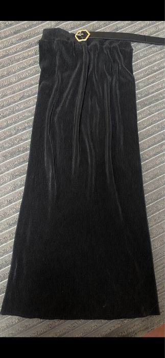 Спідниця міді