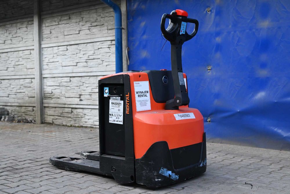 Paleciak elektryczny Toyota BT LWE 200  2000kg 80CM 2016rok FHP 400
