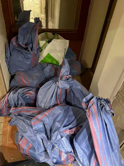Wywóz mebli gabarytów odpadów oprożnianie sprzątanie mieszkań piwnic