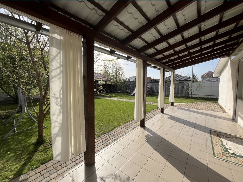 Продається двохповерховий котедж