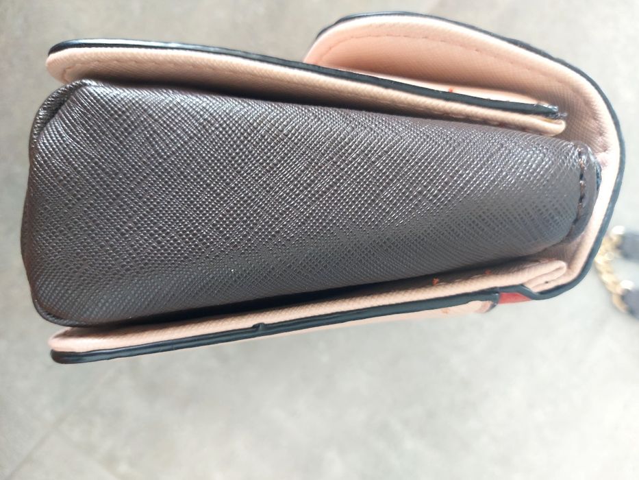 Torebka listonoszka na łańcuszku