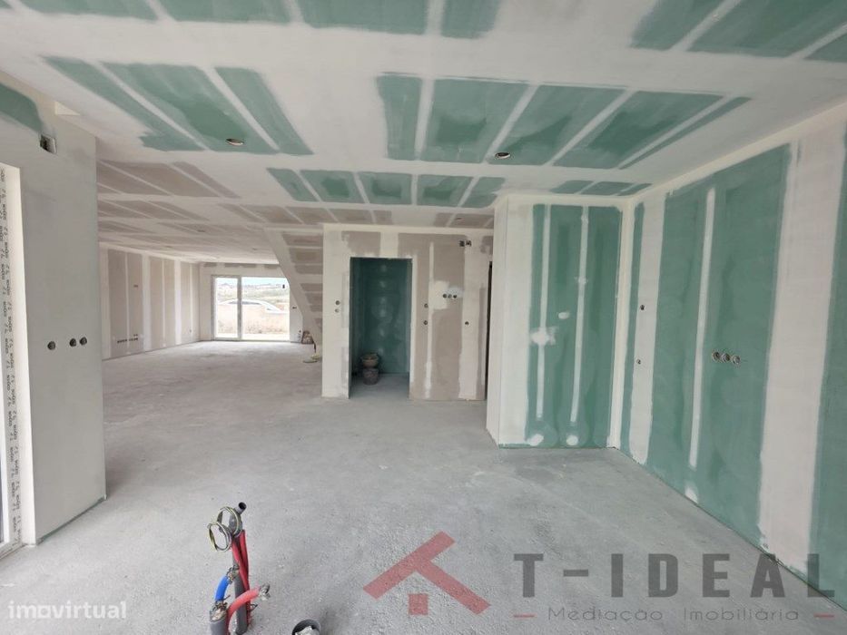 Moradia T4 Moderna na Lourinhã