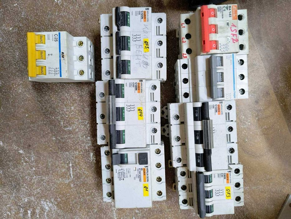 Продам автоматичні вимикачі, електро-лічильник, трансформатори току.