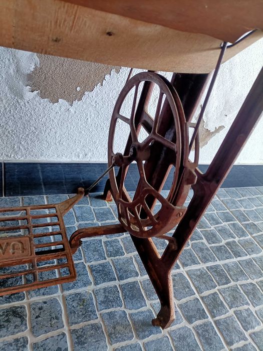 Maquina costura Oliva antiga