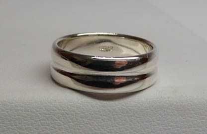 Srebrna obrączka 5,9 mm. wklęsła ozdoba R.11