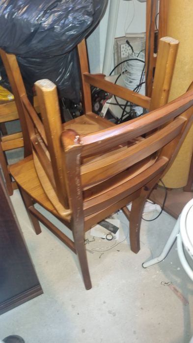 Mesa de sala em madeira com 4 cadeiras