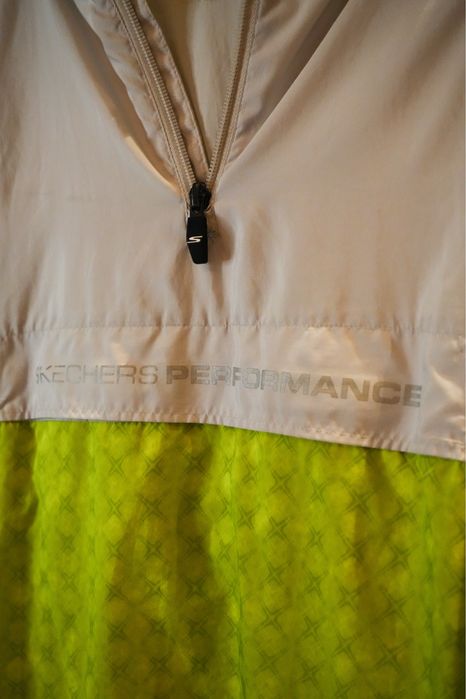 Біговий верхній одяг