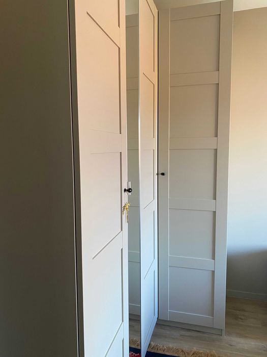 Roupeiro PAX à Venda, Cor Bege Única, Como Novo (Wardrobe for Sale)