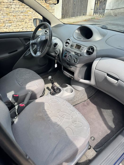 Toyota Yaris 1.0 VVT-i Necessita reparação foto 5