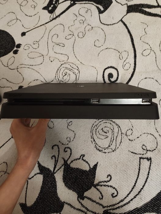 Playstation 4 slim