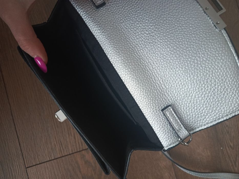 Torebka elegancka mała srebrna c&a