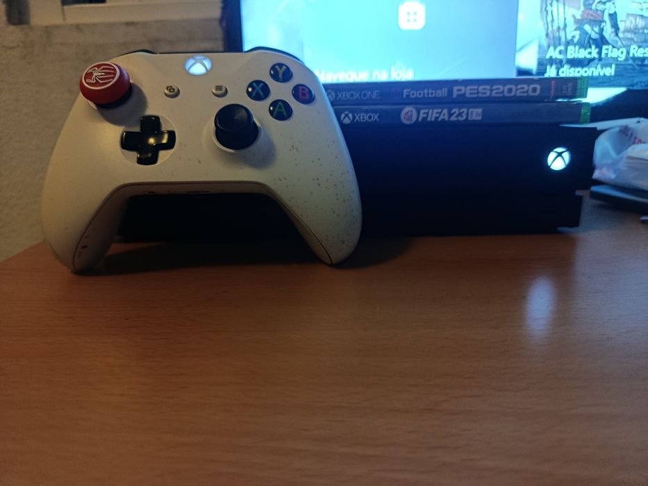 Xbox One x  de 1T + teclado mecânico