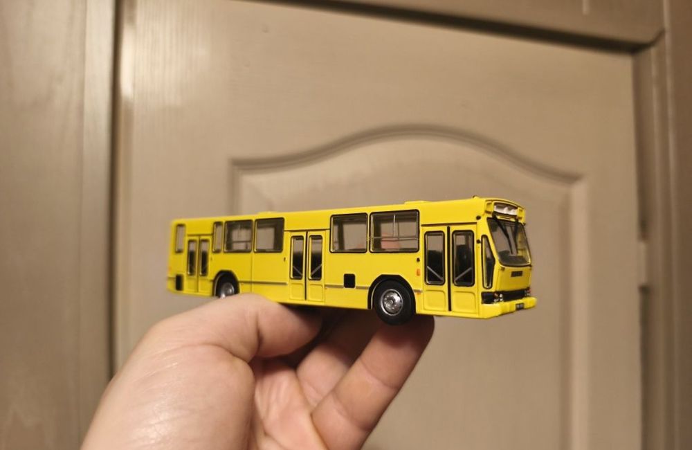 Zestaw modeli autobusów