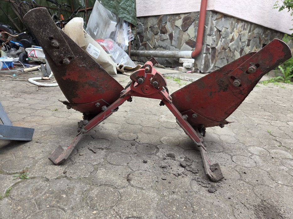 Терміново!!! Два плуги 1 від агро марки з предплужниками а  2 vari