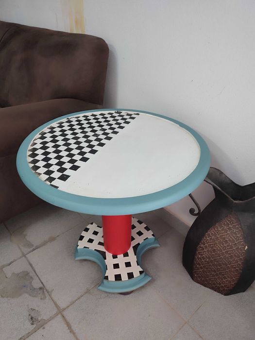 Mesa de apoio pintada