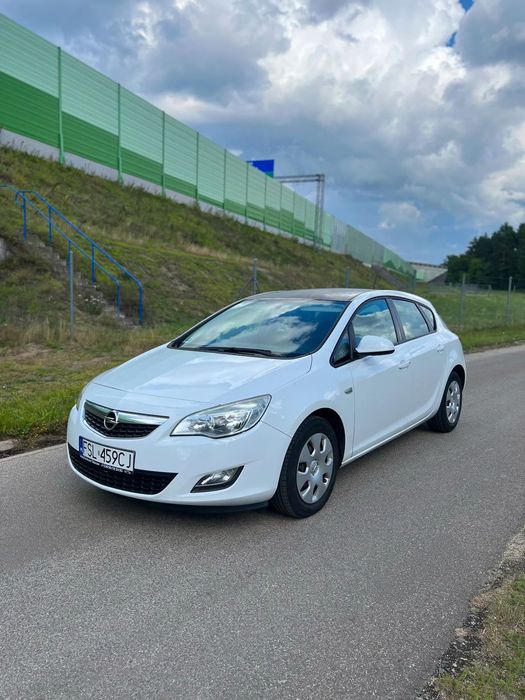 Opel Astra Opel Astra 1.3 CDTI ecoFLEX 95 KM – 2011 r. – 165 tys. km – Hatchback