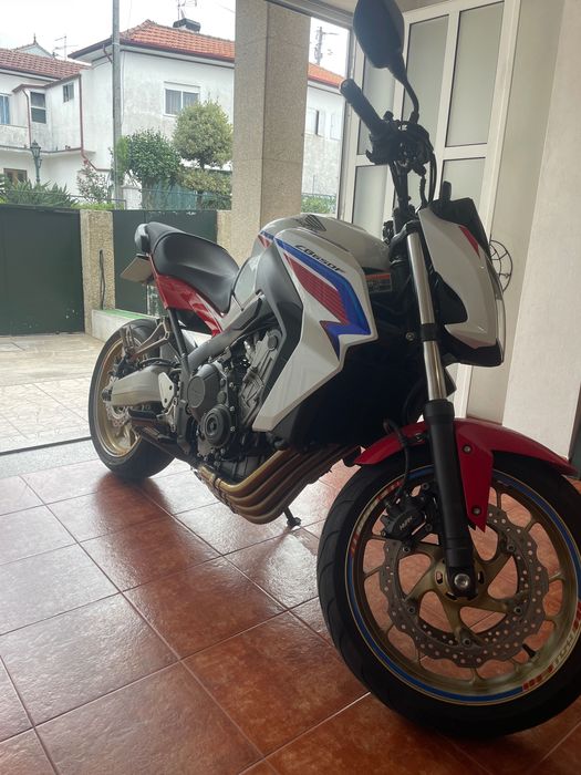 Vendo honda cb650f com quickshifter e vários outros extras