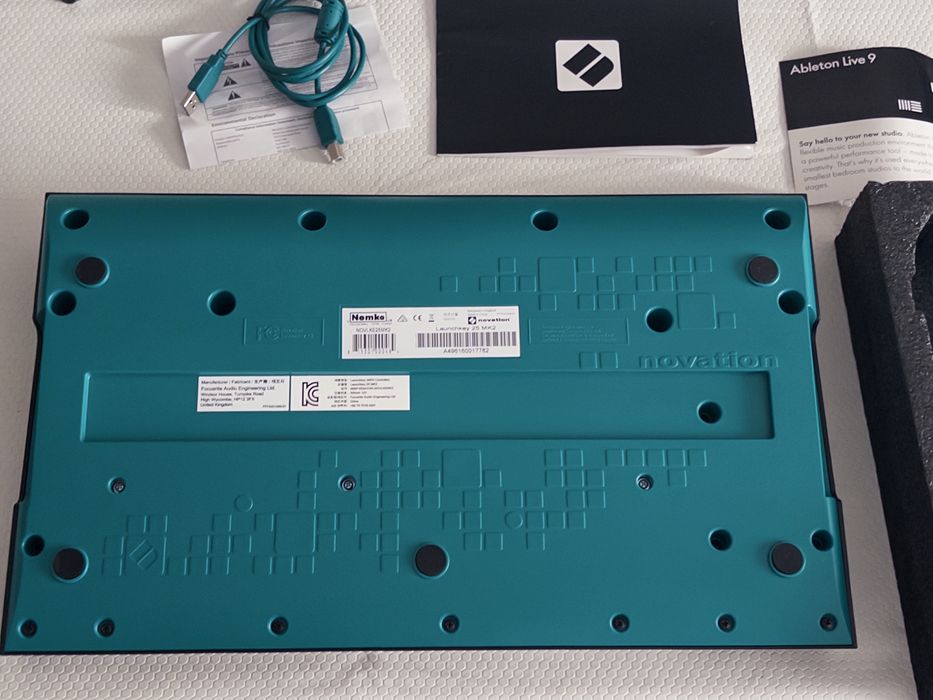 Launchkey 25 MK2 MIDI Keyboard64284945202562123