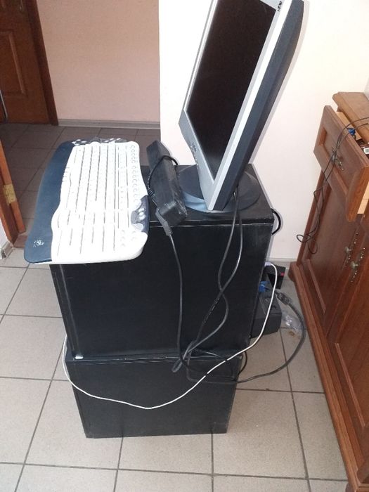 Supermicro Midi-Tower / Intel Xeon E3-1240 (4 ядра по 3.3 - 3.7 GH