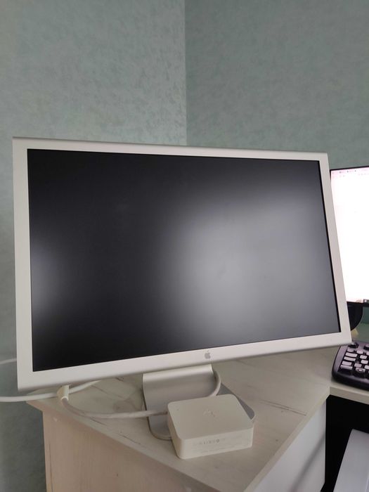 Монитор Apple Cinema HD Display 23