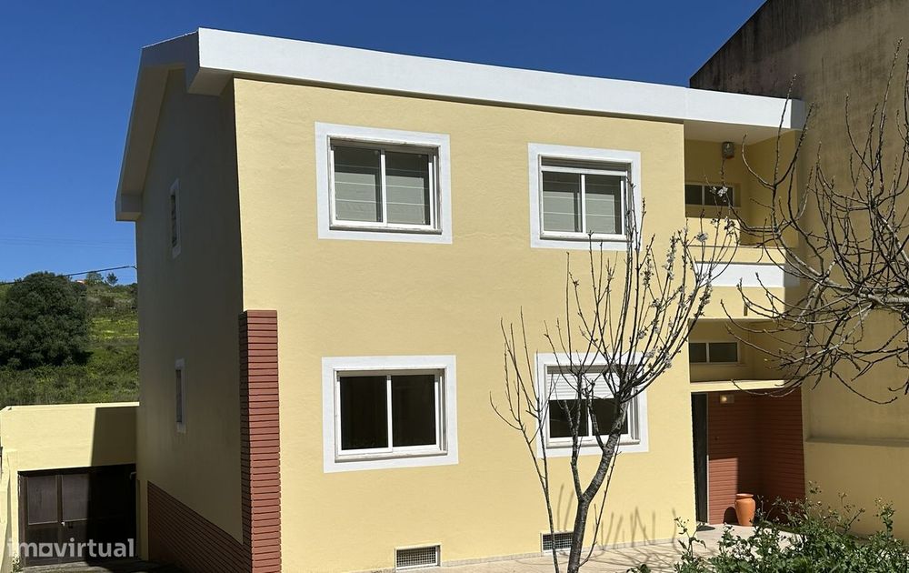 NEGÓCIO RENDIMENTO GARANTIDO Moradia 8 quartos prontos p/ alugar