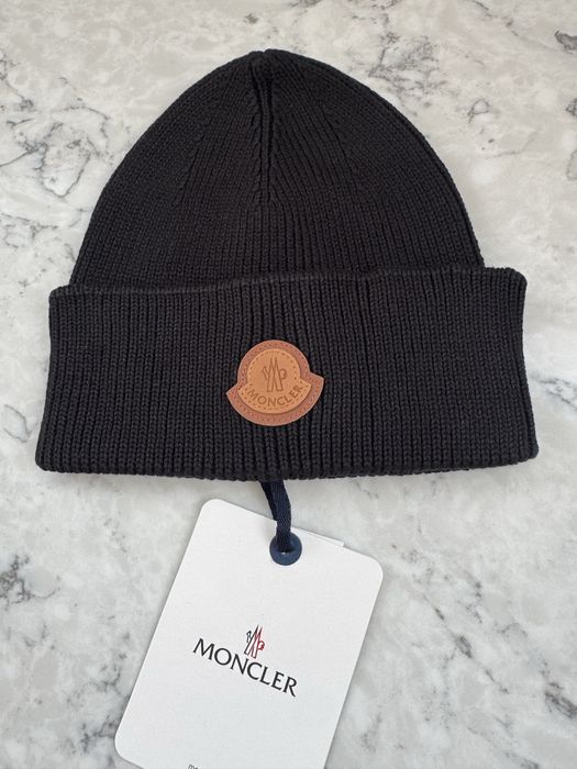 Стильна шапка Moncler тепла