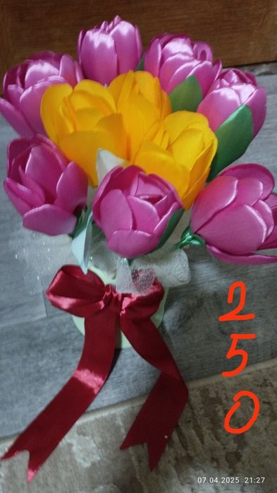 Тюльпани з атласної стрічки