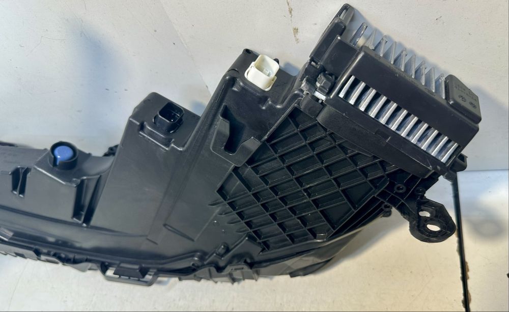 Фара правая Bmw i7 G70 Crystal Swarowski 9879936-15