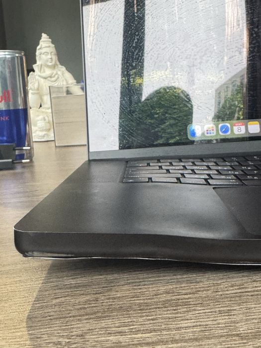 Apple MacBook 16 Pro 2023 (36 GB ОЗУ, M3 pro, 1tb) Комплектація пушка